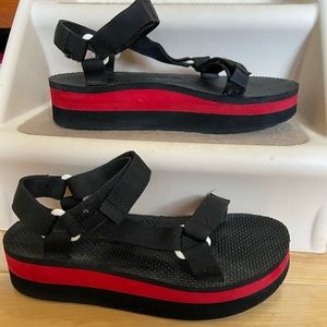 Teva flatform Sandals red and black